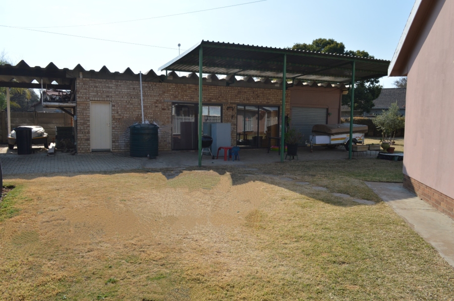 4 Bedroom Property for Sale in Flamwood North West